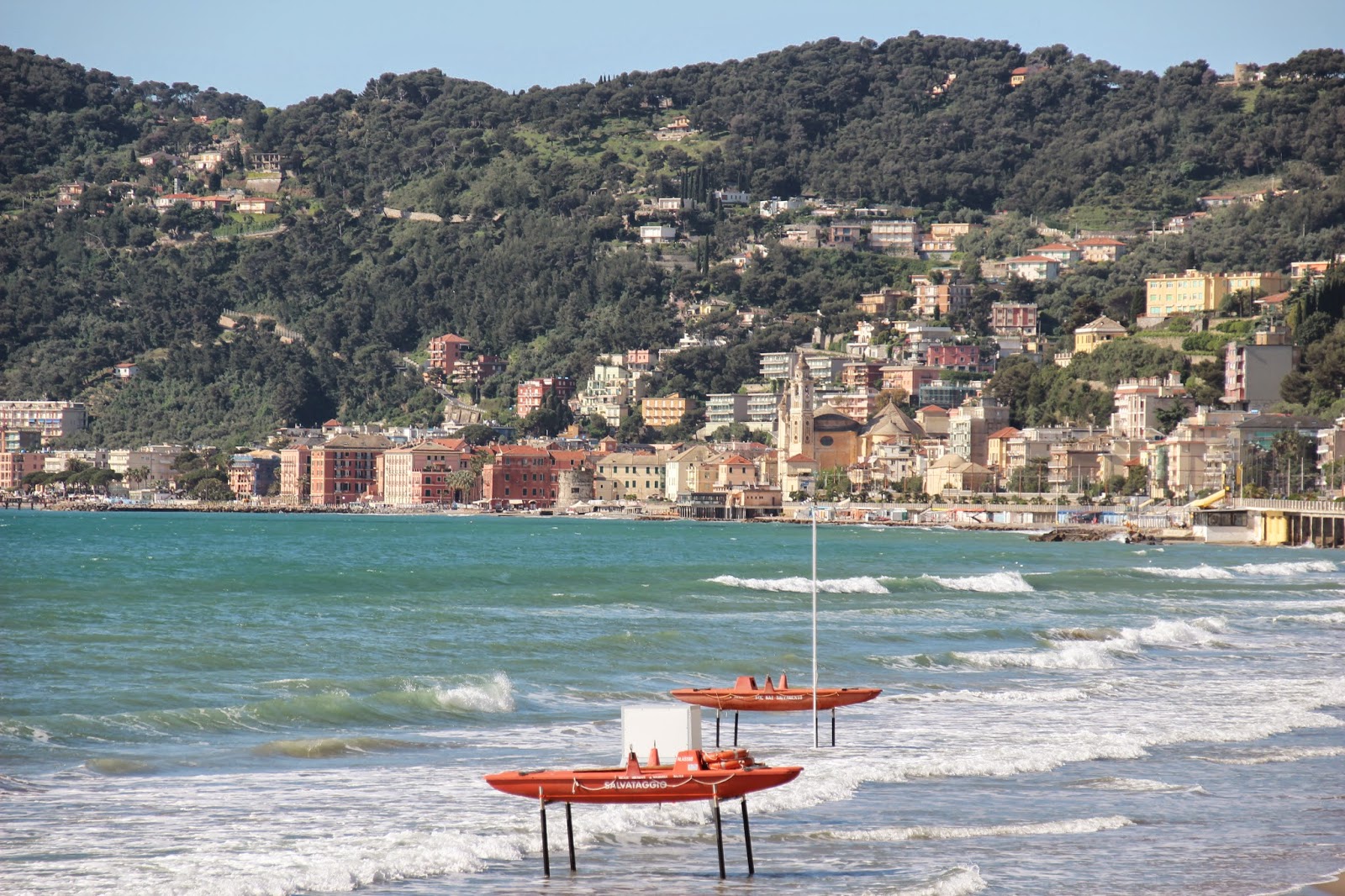 Strand Alassio, Ligurië, Italië: www.italiaansebloeme​nriviera.nl