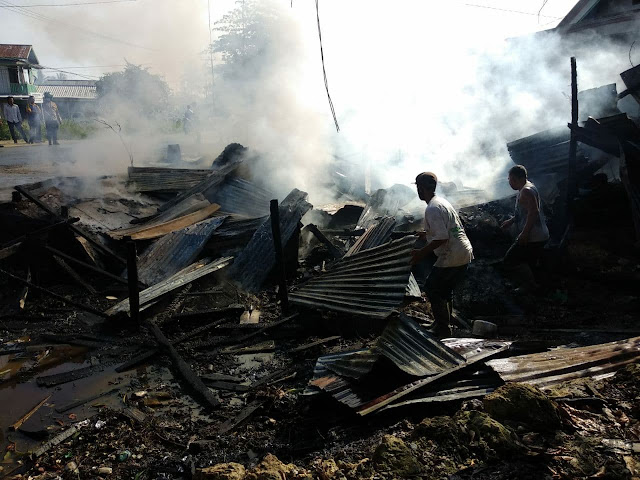 2 Unit Kios Terbakar Akibat Kompor Meledak di Pasar Kaget Koya Barat