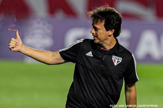 Após vitória contra o Goiás, Diniz fala de arbitragem e projeta duelo contra o Flamengo: “Adversário que merece respeito”