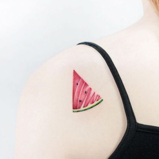 tatuagens femininas para os ombros