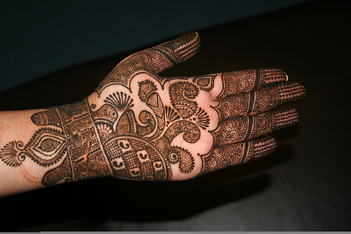 This mehndi design is easy to draw for new designer you can also says that