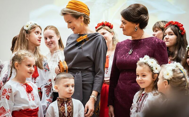Fabienne Delvigne hat and Dries Van Noten grey yellow flower dress. Queen Mathilde and First Lady Diana Nausėdienė