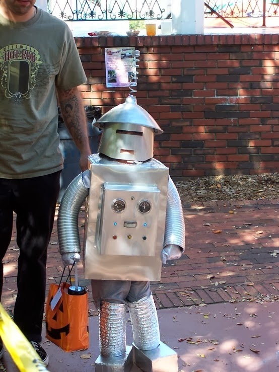  When it comes to designing dwelling halloween 40+ Diy Halloween Robot Costume