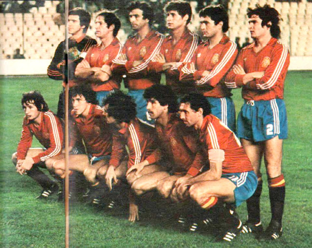 SELECCIÓN DE ESPAÑA. Temporada 1981-82. Arconada, Perico Alonso, Alexanco, Tendillo, Gordillo, Camacho. Saura, Víctor, Satrústegui, Zamora y Quini. SELECCIÓN DE ESPAÑA 2 SELECCIÓN DE BÉLGICA 0. 16/12/1981. Partido internacional amistoso. Valencia, España, estadio Luis Casanova. GOLES: 1-0: 7’, Satrústegui. 2-0: 87’, Satrústegui.