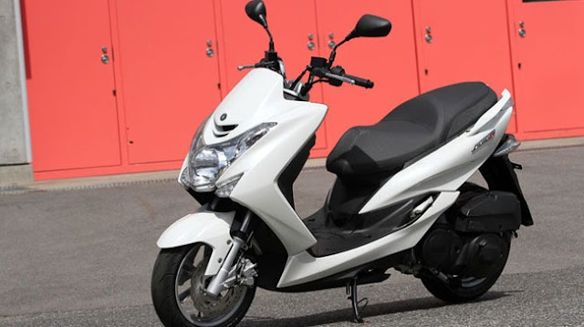 Yamaha SMAX đối thủ nặng ký của Honda PCX 150