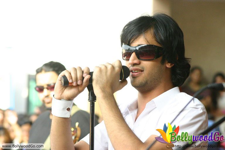 atif aslam wallpapers. Atif Aslam Pictures and