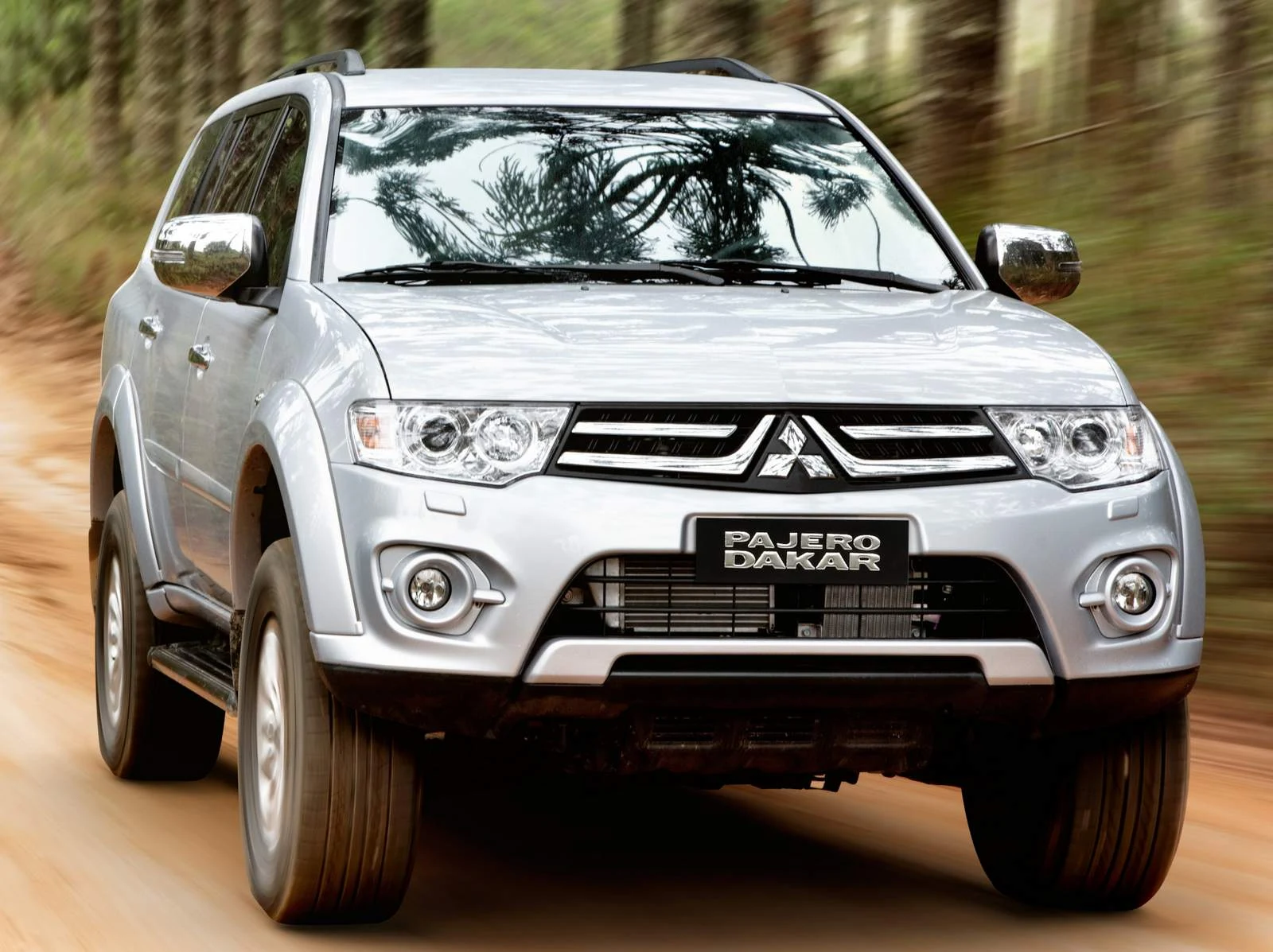 Mitsubishi Pajero Dakar 2015