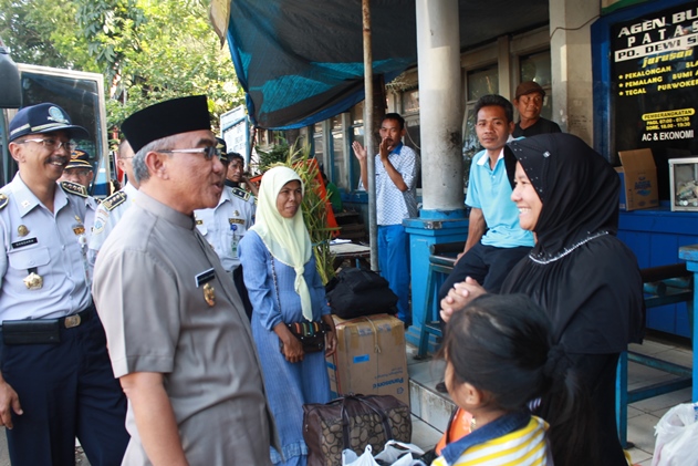 Wawali Tinjau Arus Mudik di Terminal Depok