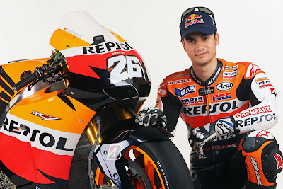 2011 Repsol Honda RC212V MotoGP Dani Pedrosa Pose