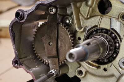 Yamaha YBR 125 blog flywheel - rotor / stator alternator generator  removal