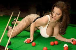 A Hoty Girls Love PooL