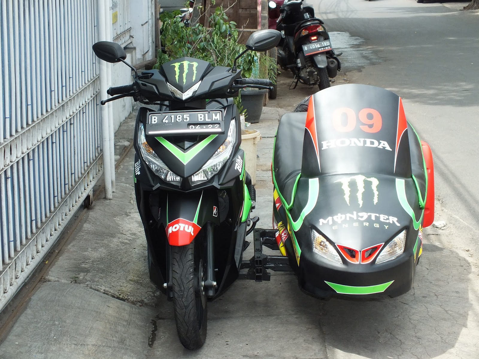 Ngecat MOTOR HONDA VARIO 150 SESPAN AIRBRUSH MONSTER ENERGY Pesanan