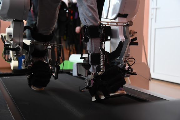 Children with cerebral palsy in the Volgograd region will be taught to walk by a robot(Walkbot)