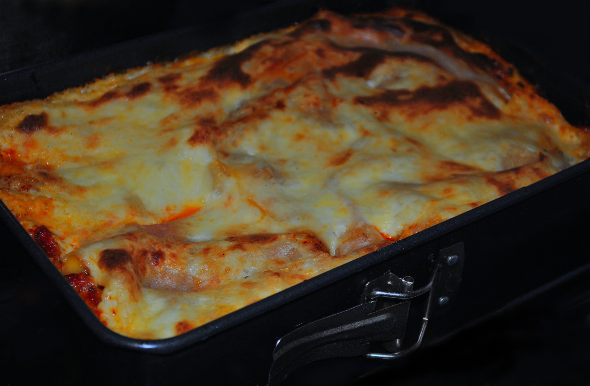 Domowa Lasagne z sosem bolońskim i beszamelem, przepis