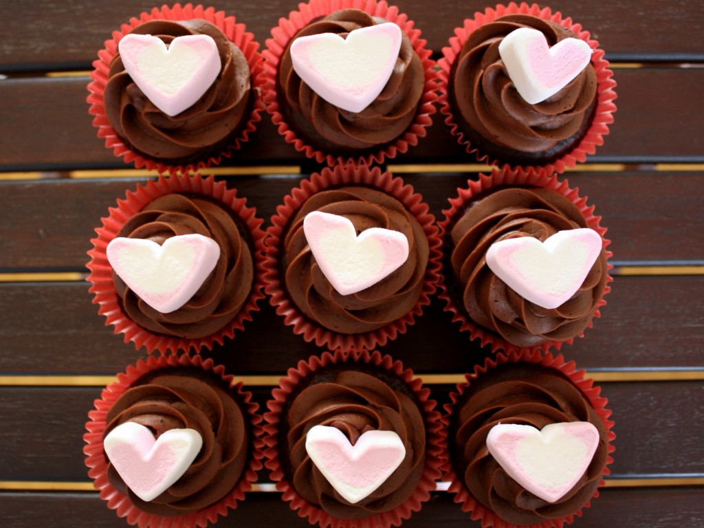 beautiful chocolate cakes Valentine Day Cakes photo - HD wallpaper of Cakes 2014