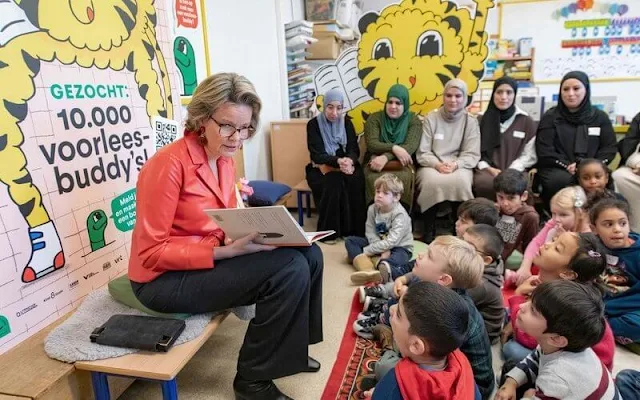 Queen Mathilde wore a pink coaral vegan leather jacket by Natan, and dark grey wool cashmere cot by Natan