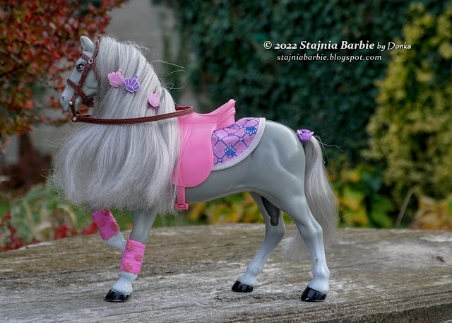 Gloria doll horse