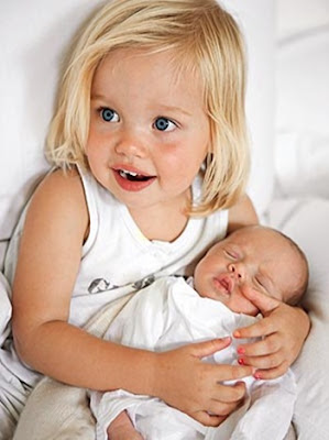 Angelina Jolie And Brad Pitt With Baby Shiloh