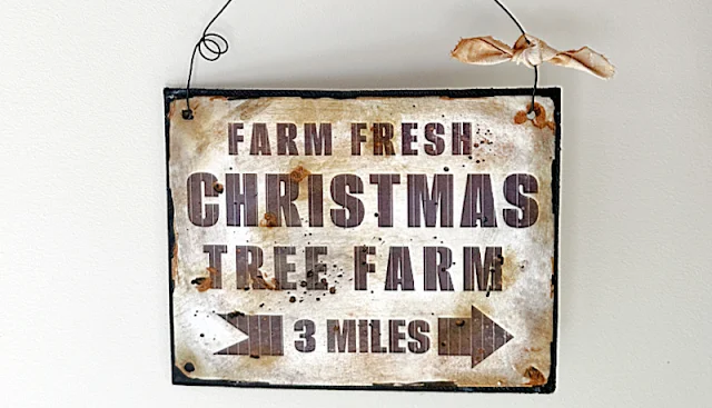 hanging grungy Christmas sign