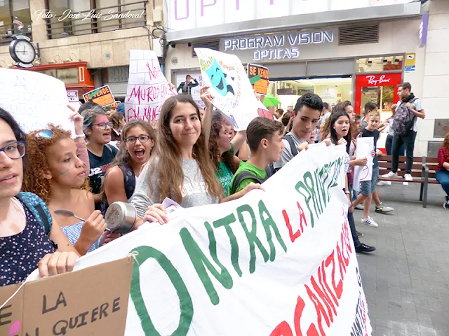 Fotos manifestación contra la reválida en Las Palmas de Gran Canaria