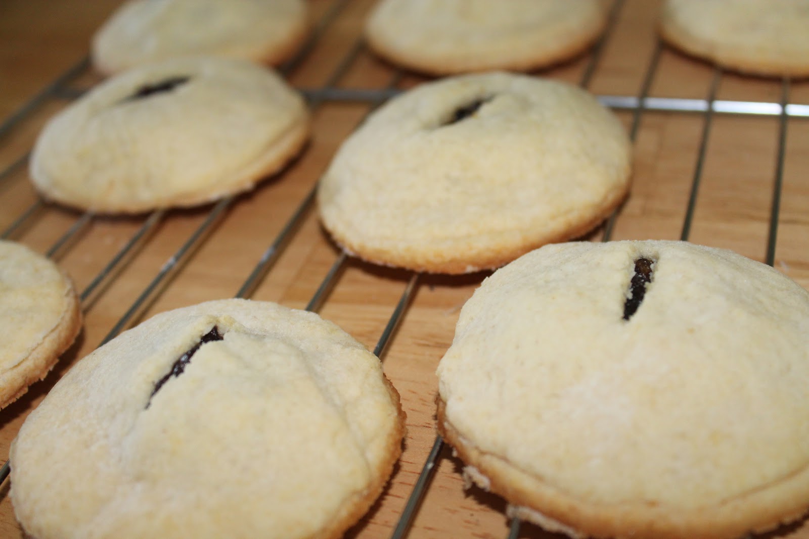 Baking it on My Own: Old Fashioned Date Filled Cookies