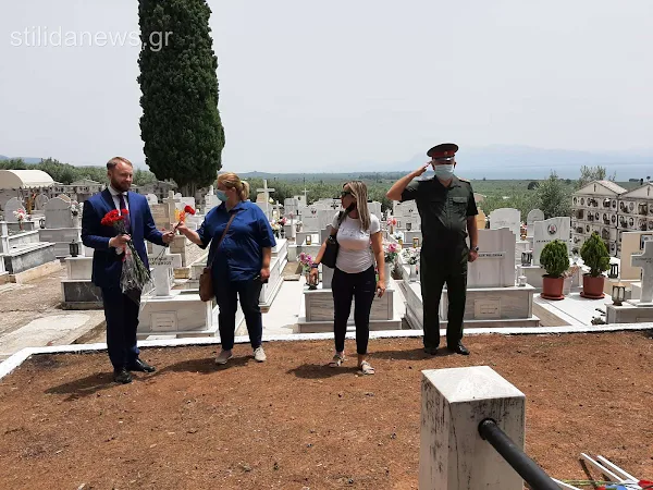 Στυλίδα: Κατάθεση στεφάνου στο μνημείο πεσόντων Σοβιετικών στρατιωτών