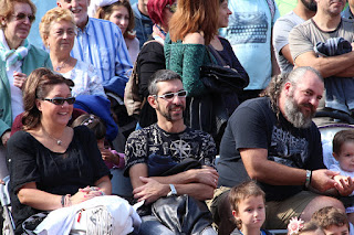 Espectáculo circense en la plaza de Santa Teresa con motivo de las fiestas de Beurko-Bagatza