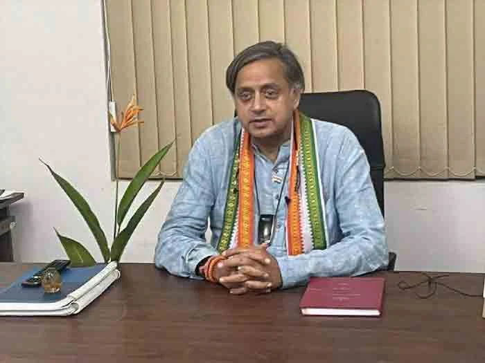 Shashi Tharoor's Malabar tour begins, Kozhikode, News, Politics, Shashi Taroor, DCC, Controversy, Kerala