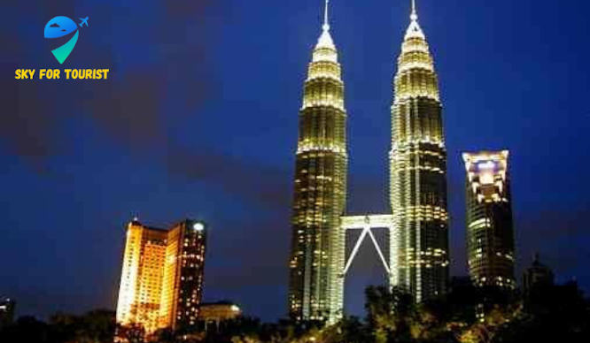 Looking for cheap Flight to Malaysia from Italy, The closest 13 hotels to the Twin Towers, Kuala Lumpur