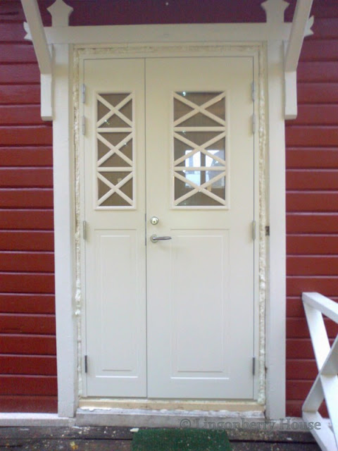 lingonberryhouse, house renovation, remontointi, oven vaihto, new front door