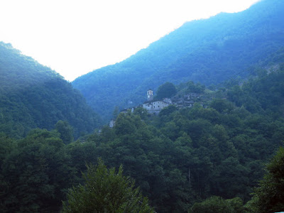 Corippo seen from Fiorenzo Scaroni's rustico in Lavertezzo. © 13 July 2003 by Yoko Nonaka