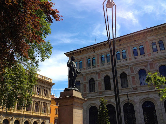 Bologna-piazza-Minghetti