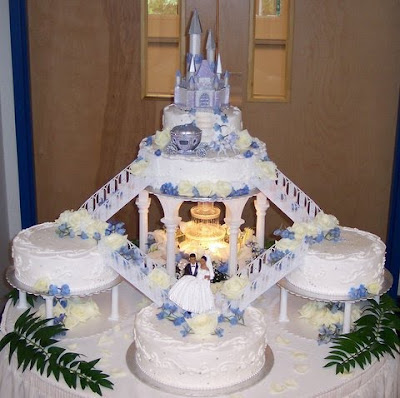 Wedding Cakes the Castle of Love A wedding cake is very beautiful with 