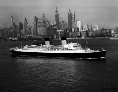 image: photo of the Ill de France, leaving NYC harbor