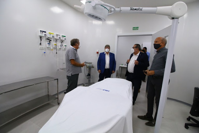 João Azevêdo se reúne com setor produtivo em Campina Grande e visita instituições filantrópicas