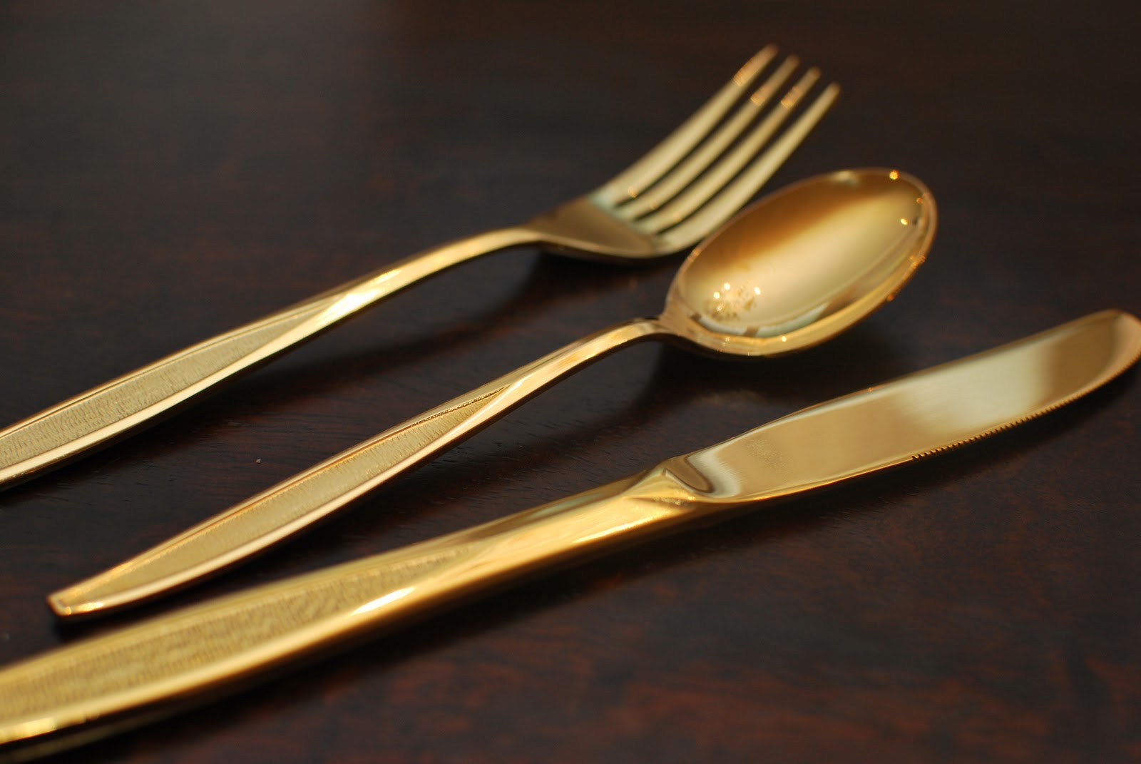 Gold Cutlery | Manchester United Wallpaper For Android: Gold Cutlery