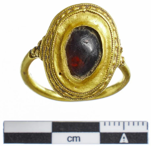 Σπάνιο χρυσό δαχτυλίδι της Μεροβίγγειας εποχής ανακαλύφθηκε στη νοτιοδυτική Γιουτλάνδη της Δανίας