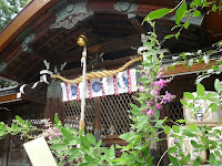 旧梨木町の三條家邸跡に隣接する今の地に梨木神社が創建された