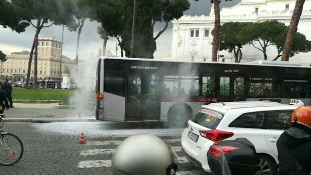 Ancora un flambus a piazza Venezia!?