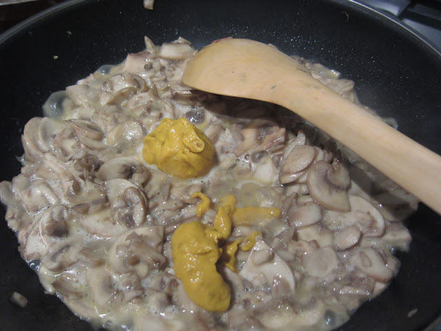 creamy mushroom sauce on pasta