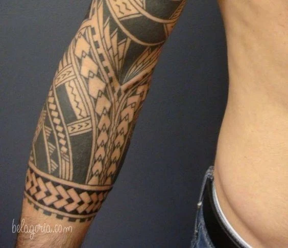 imagen de tatuaje maori estilo samoano