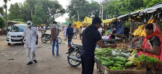 सवाई माधोपुर, 17 अगस्त। जिला कलेक्टर नन्नूमल पहाडिया ने सोमवार को शिक्षा विभाग की जिला निष्पादक समिति की बैठक की अध्यक्षता करते हुये सम्बन्धित अधिकारियों को कहा कि सरकारी विद्यालयों में पढने वाले विद्यार्थियों को किसी भी हालत में निजी स्कूलों से कम सुविधा नहीं मिलनी चाहिये। 