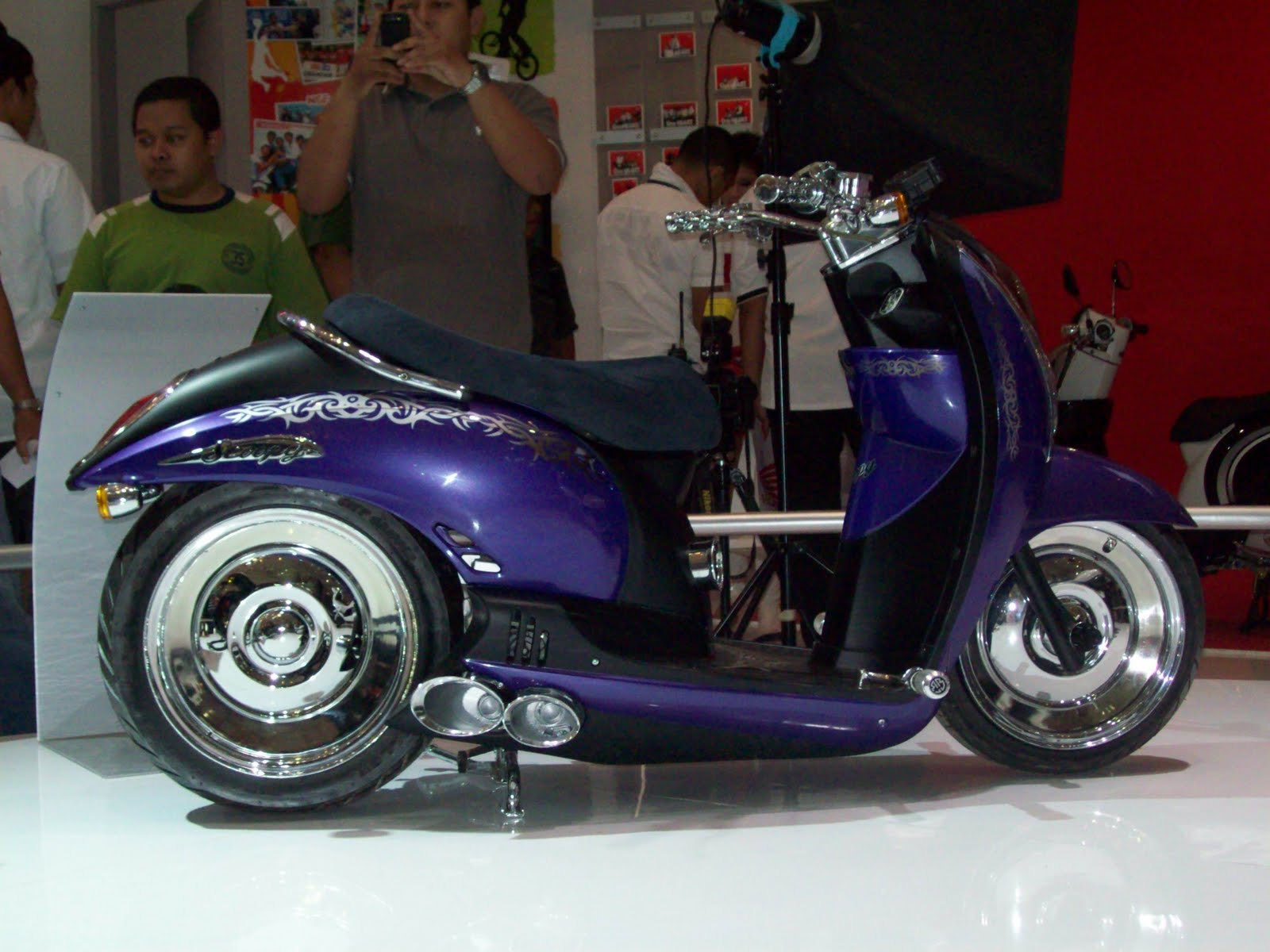 Inspirasi Modifikasi Honda Scoopy Sarboah