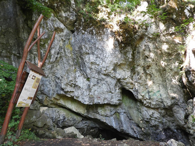 A Násznép-barlang bejárata