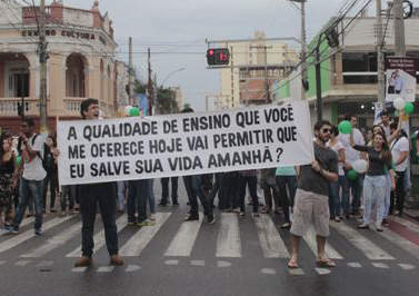 Faculdade de Medicina: Alunos então em greve e fazem manifestação