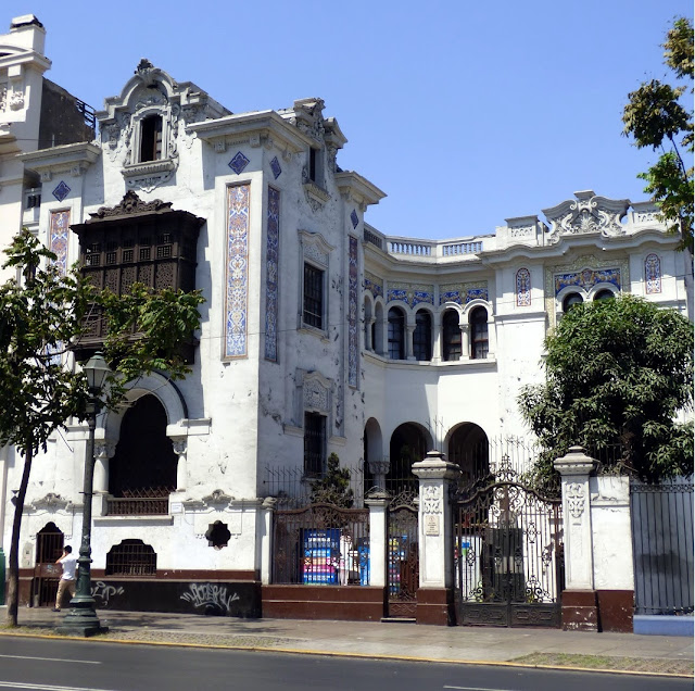 Paseo Colon CASA MENCHACA