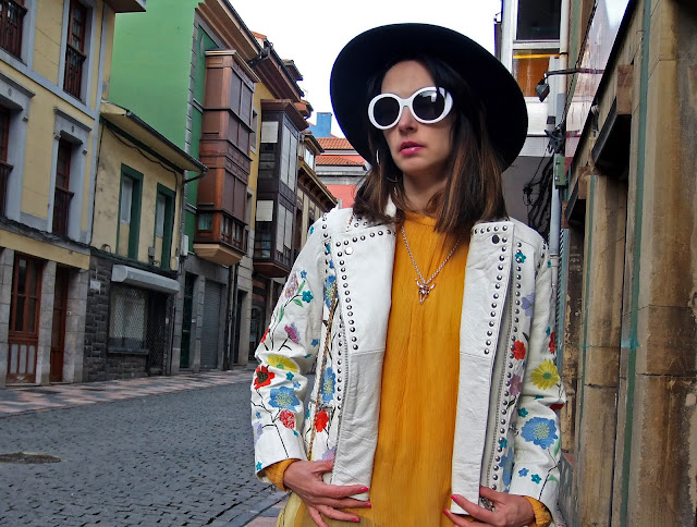 fashion, moda, look, outfit, blog, blogger, walking, penny, lane, streetstyle, style, estilo, trendy, rock, boho, chic, cool, casual, ropa, cloth, garment, inspiration, fashionblogger, art, photo, photograph, Avilés, oviedo, gijón, asturias, hat, biker, blazer, jeans, vaqueros, jacket, shorts, sport, floral, stiletto, booties, boots, leather, cuero, blusa, blouson, fringe, top,