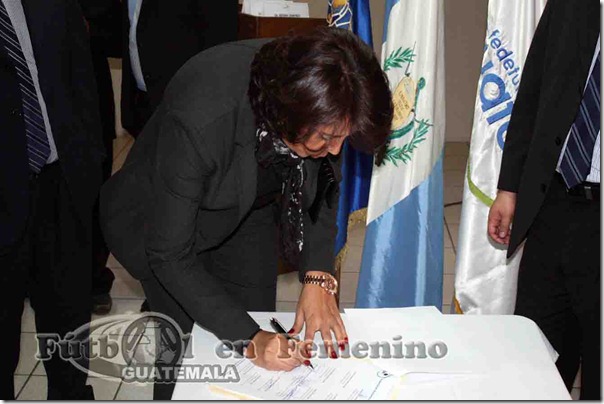 firma del acta por parte de la pdta 2011-2015