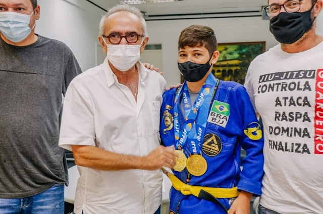 Cícero Lucena recebe paraibano campeão do Pan Kids 2021 que teve apoio da Prefeitura para competir