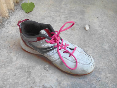 Benjamin Vilella - Calzado femenino abandonado (abandoned women's shoes)